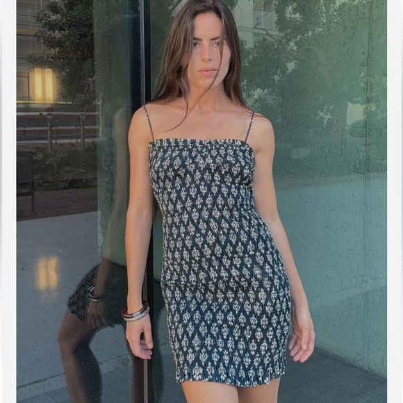 Zara Dresses & Skirts - Zara floral smocked dress